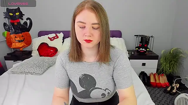 Snapshot of lillyloan4u chatting on 28, 10, 2025 lillyloan4u online show from 28, 10, 2025