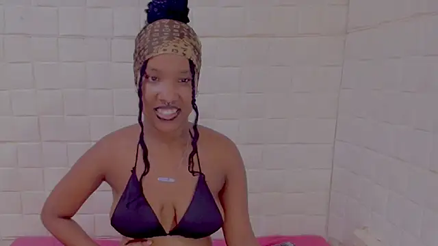 EroticSexyPrada online show from 15, 4, 2026