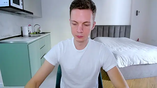 max shy online show from 28, 1, 2025