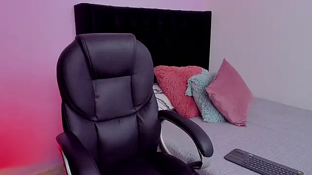 Paulina Lopezz online show from 6, 3, 2026