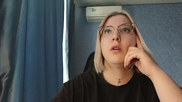 Snapshot of HotBrandyX chatting on 27, 3, 2026 HotBrandyX online show from 27, 3, 2026