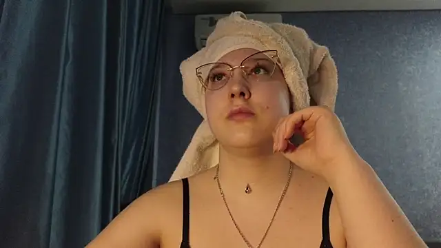 Snapshot of HotBrandyX chatting on 5, 4, 2026 HotBrandyX online show from 5, 4, 2026