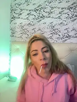 viktoria davis  online show from 7, 2, 2025