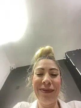 viktoria davis  online show from 15, 3, 2025