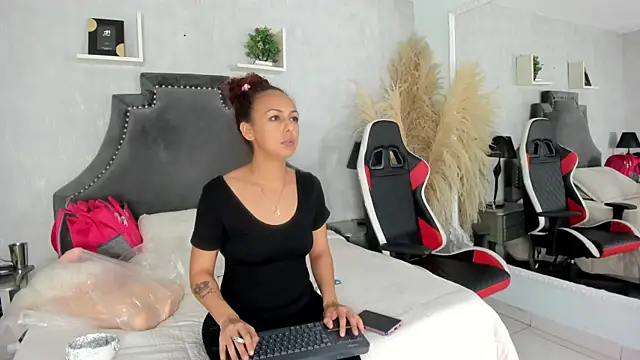 Snapshot of DalayMoore chatting on 13, 7, 2026 DalayMoore online show from 13, 7, 2026