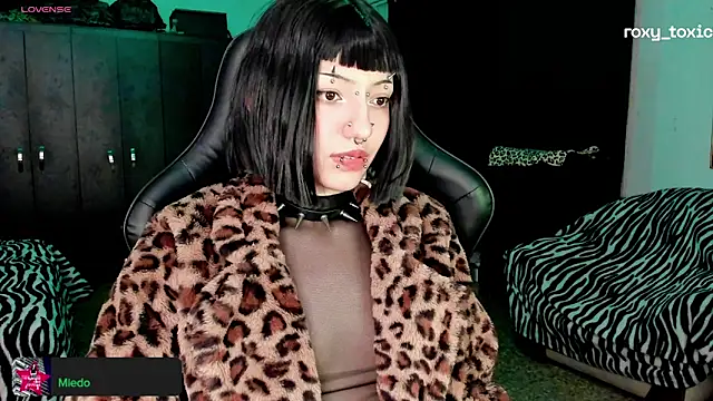 roxy toxic online show from 21, 10, 2025