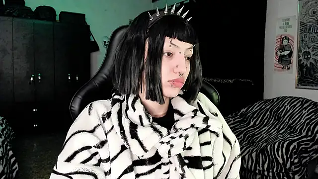 Snapshot of roxy_toxic chatting on 16, 12, 2025 roxy toxic online show from 16, 12, 2025