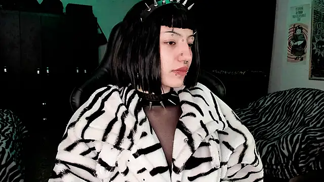 Snapshot of roxy_toxic chatting on 17, 12, 2025 roxy toxic online show from 17, 12, 2025
