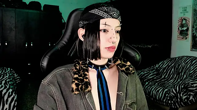 Snapshot of roxy_toxic chatting on 19, 12, 2025 roxy toxic online show from 19, 12, 2025