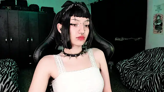 Snapshot of roxy_toxic chatting on 8, 1, 2026 roxy toxic online show from 8, 1, 2026