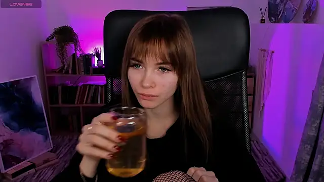 Snapshot of DakotaaJohnnson chatting on 28, 2, 2025 DakotaaJohnnson online show from 28, 2, 2025