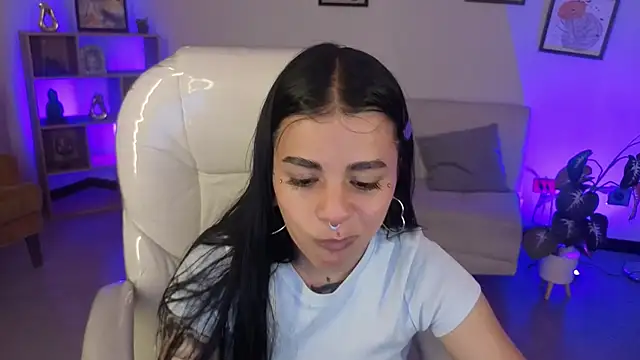 Nicole Foxx  online show from 18, 11, 2025