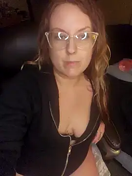 Snapshot of TattedMamaXOXO chatting on 3, 2, 2025 TattedMamaXOXO online show from 3, 2, 2025