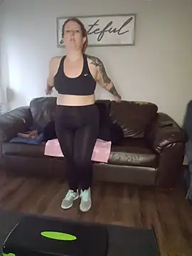 Snapshot of TattedMamaXOXO chatting on 19, 11, 2025 TattedMamaXOXO online show from 19, 11, 2025