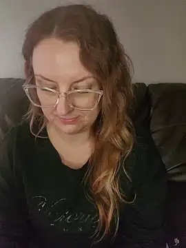 Snapshot of TattedMamaXOXO chatting on 3, 12, 2025 TattedMamaXOXO online show from 3, 12, 2025