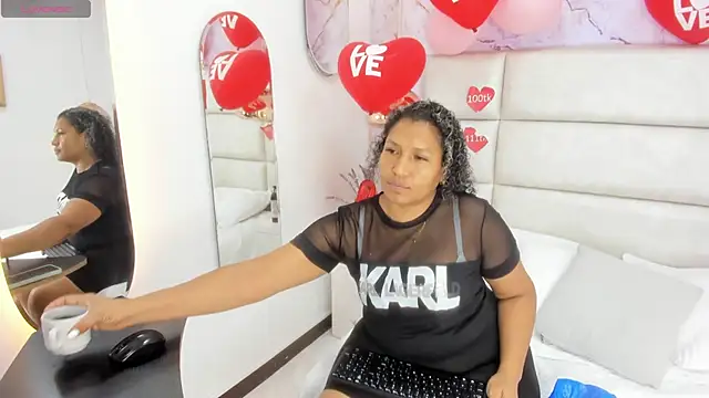 AnthonelaRusso  online show from 18, 2, 2025