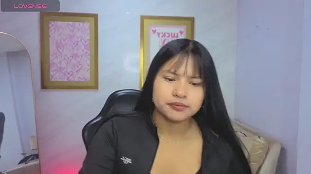 Snapshot of Paulette_v chatting on 24, 4, 2026 Paulette v online show from 24, 4, 2026