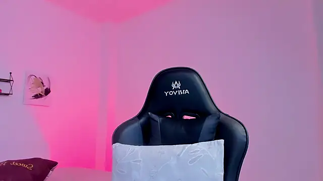 sophierooy22 online show from 6, 3, 2026