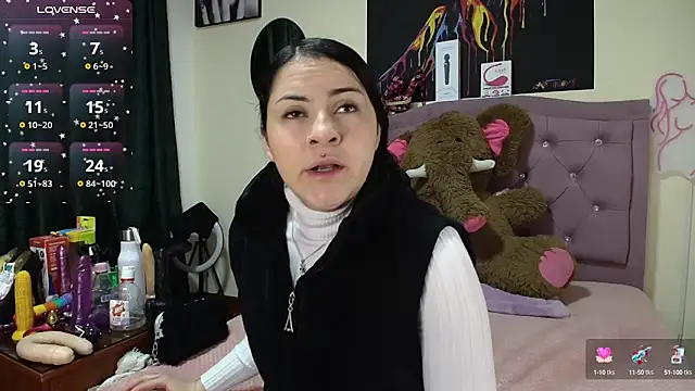 Snapshot of Emmie_Hot chatting on 9, 9, 2025 Emmie Hot online show from 9, 9, 2025