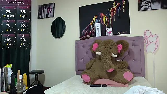 Snapshot of Emmie_Hot chatting on 19, 9, 2025 Emmie Hot online show from 19, 9, 2025