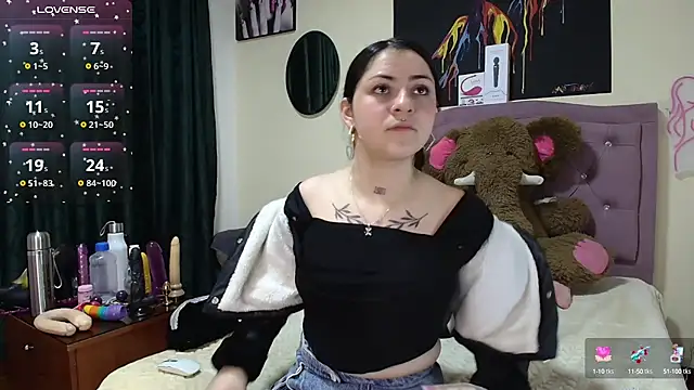 Snapshot of Emmie_Hot chatting on 27, 9, 2025 Emmie Hot online show from 27, 9, 2025