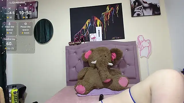 Snapshot of Emmie_Hot chatting on 4, 10, 2025 Emmie Hot online show from 4, 10, 2025