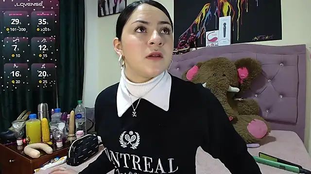 Snapshot of Emmie_Hot chatting on 10, 10, 2025 Emmie Hot online show from 10, 10, 2025