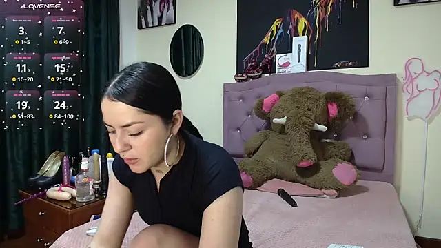 Emmie Hot online show from 1, 11, 2025