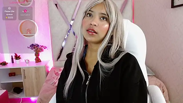 Sophia waalker  1 online show from 27, 1, 2025