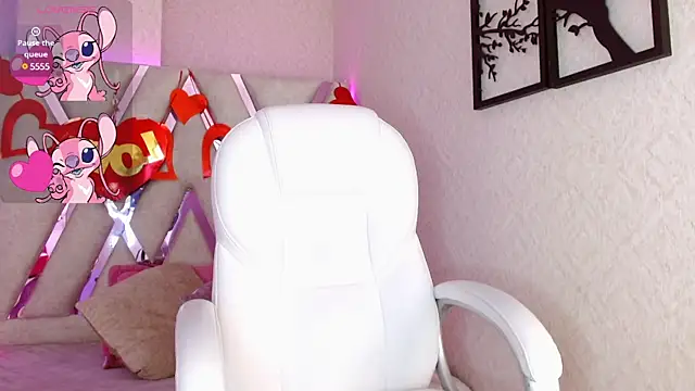 Sophia waalker  1 online show from 25, 2, 2025