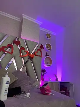 Sophia waalker  1 online show from 27, 2, 2025