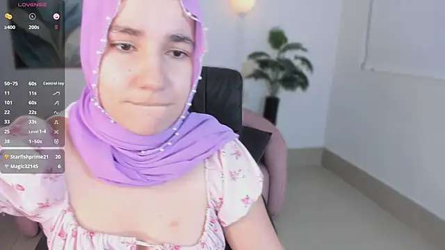 Snapshot of Ayha_khalaf chatting on 10, 10, 2025 Ayha khalaf online show from 10, 10, 2025