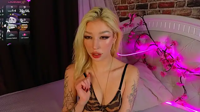 Snapshot of SallyCha chatting on 7, 11, 2025 SallyCha online show from 7, 11, 2025