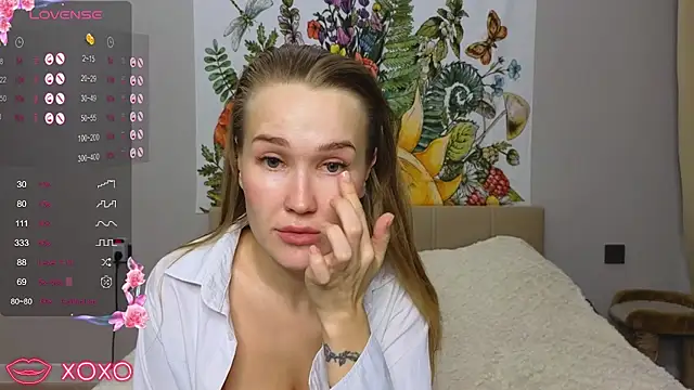 Snapshot of DianaShermy chatting on 27, 10, 2025 DianaShermy online show from 27, 10, 2025