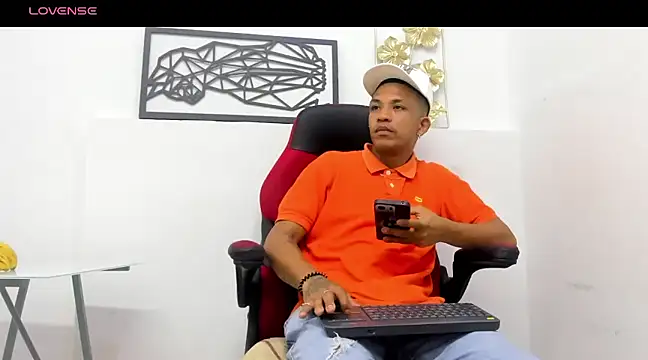 Snapshot of carlos_alber12 chatting on 8, 3, 2025 carlos alber12 online show from 8, 3, 2025