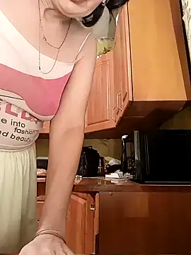 Snapshot of Laura_Kiss chatting on 1, 2, 2025 Laura Kiss online show from 1, 2, 2025