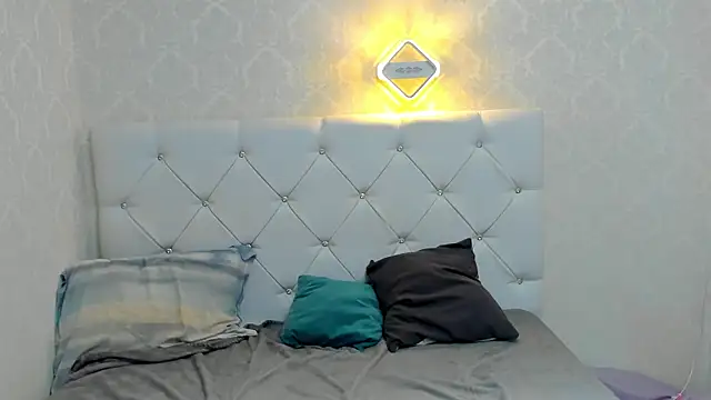 GladysHewell online show from 30, 1, 2025