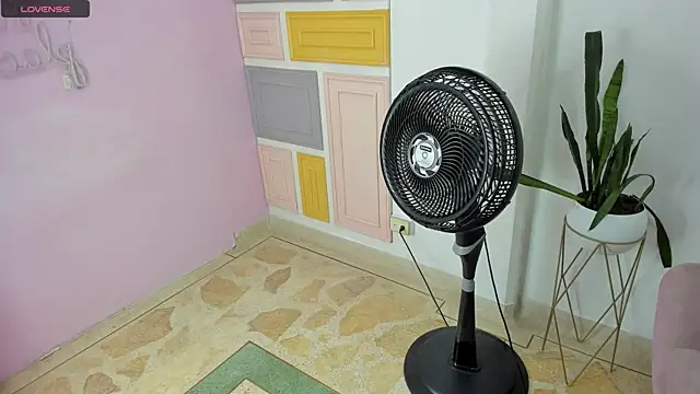 Snapshot of Mara_Torres1 chatting on 3, 3, 2025 Mara Torres1 online show from 3, 3, 2025