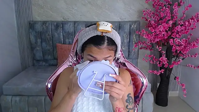 lilith petit sub online show from 22, 1, 2025