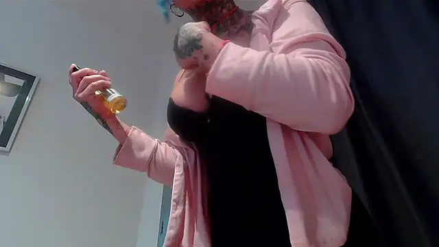 Snapshot of serena__vedette chatting on 1, 12, 2025 serena vedette online show from 1, 12, 2025