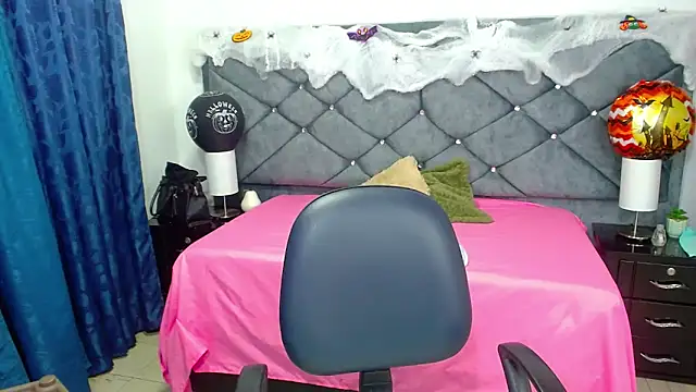 Snapshot of victoria_adams07 chatting on 23, 10, 2025 victoria adams07 online show from 23, 10, 2025