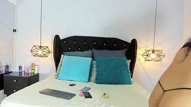 couple latin69 online show from 5, 2, 2025