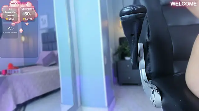 Raven jade  online show from 11, 11, 2025