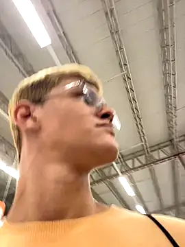 izan 20 online show from 13, 11, 2025