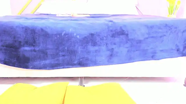 Alaia Colins online show from 10, 2, 2025