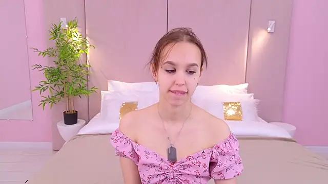Snapshot of SandraTucker chatting on 23, 2, 2025 SandraTucker online show from 23, 2, 2025