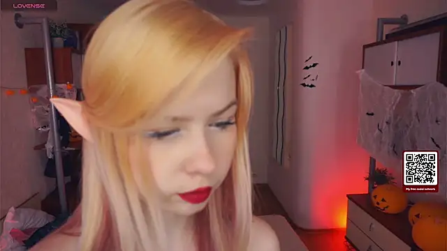 LynetHakes online show from 29, 10, 2025