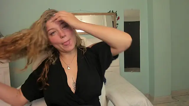 alaia greyy online show from 10, 3, 2025