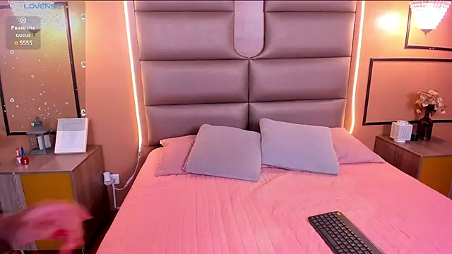 CAYLINCOLLINS online show from 26, 2, 2025