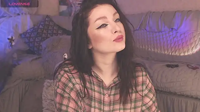 Snapshot of BritneyBarker chatting on 12, 3, 2025 BritneyBarker online show from 12, 3, 2025